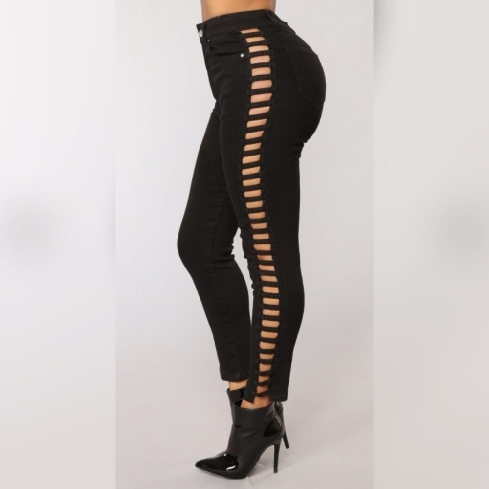 NWT Side Cut Out Ankle Jeans